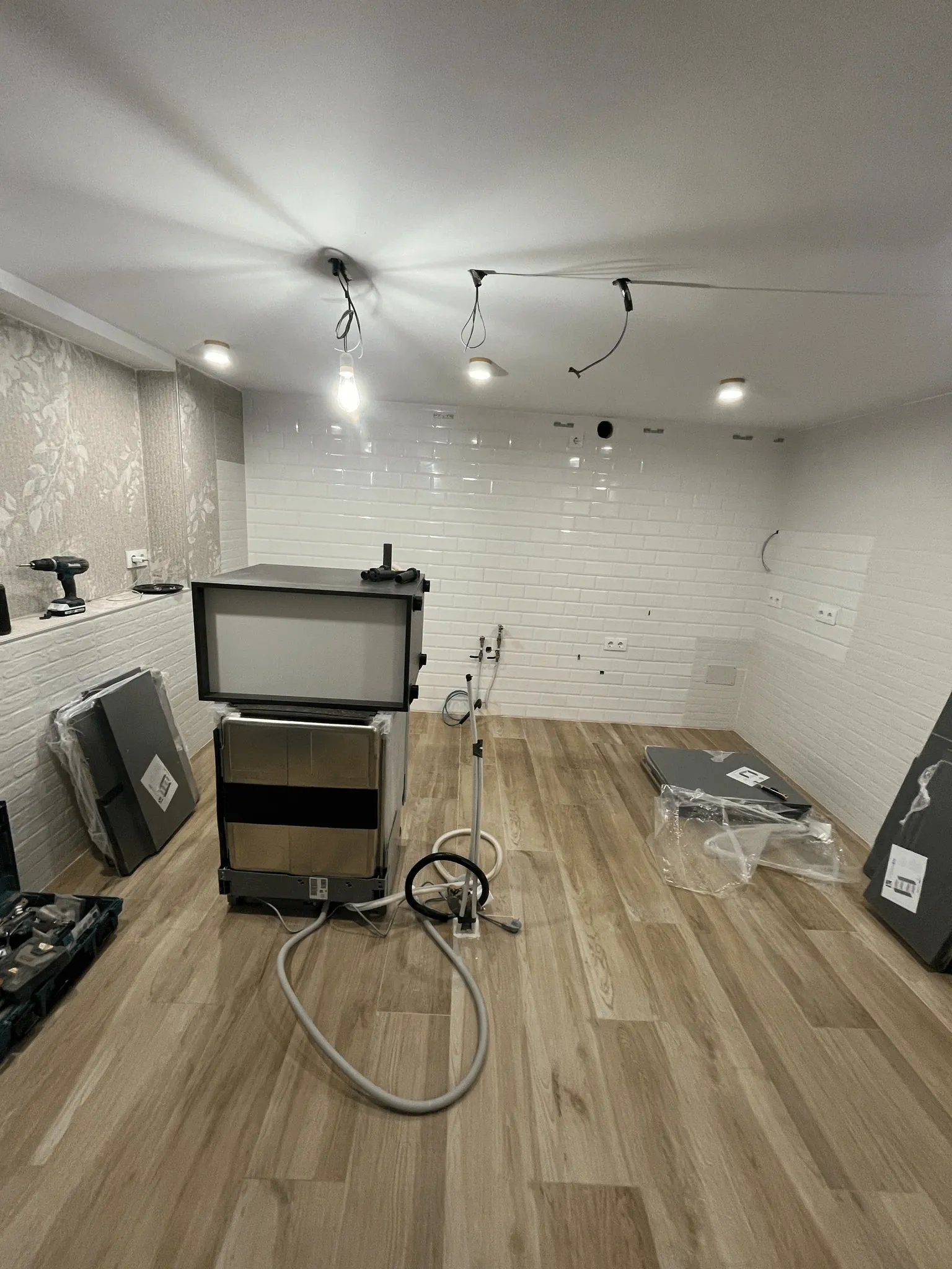 Instalación de Cocina Nueva con Isla Central — antes