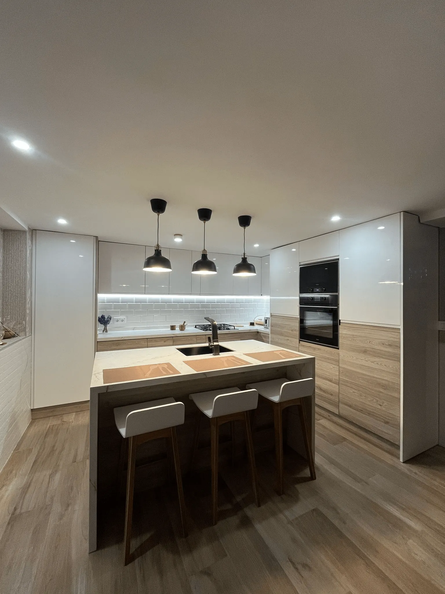 Instalación de Cocina Nueva con Isla Central — después